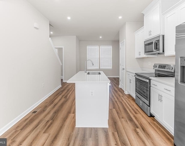 62 Coolidge Avenue - Photo Thumbnail 7