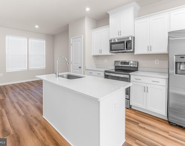62 Coolidge Avenue - Photo Thumbnail 6