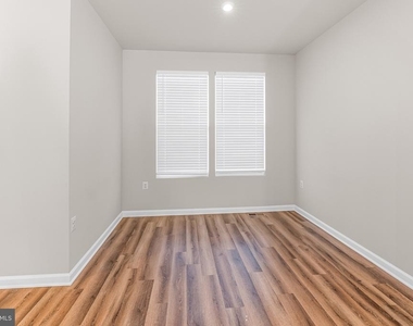 62 Coolidge Avenue - Photo Thumbnail 12