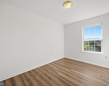 1183 River Bend Court - Photo Thumbnail 23