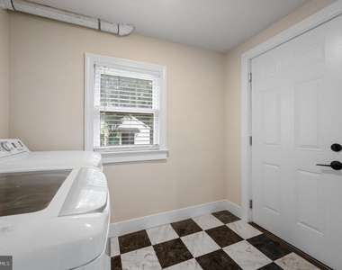 553 Highland Avenue - Photo Thumbnail 7