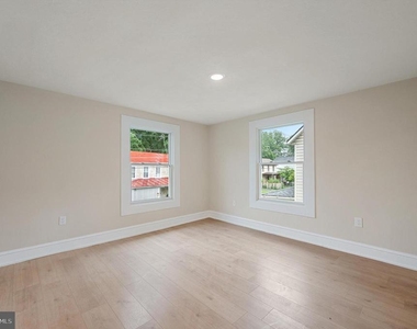553 Highland Avenue - Photo Thumbnail 12