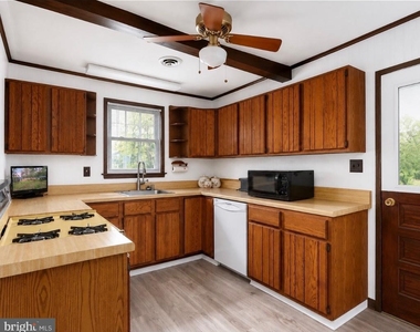 314 Lake Drive - Photo Thumbnail 2