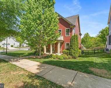 17243 Miss Packard Court - Photo Thumbnail 4
