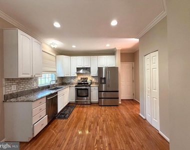 10214 Moss Tower Place - Photo Thumbnail 9