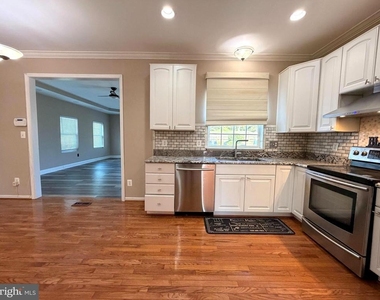 10214 Moss Tower Place - Photo Thumbnail 10