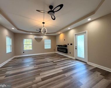 10214 Moss Tower Place - Photo Thumbnail 2