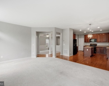 6008 Preswell Court - Photo Thumbnail 5