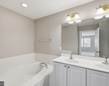 6008 Preswell Court - Photo Thumbnail 22