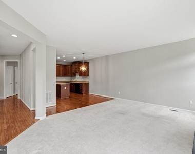 6008 Preswell Court - Photo Thumbnail 4