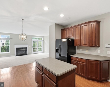6008 Preswell Court - Photo Thumbnail 7
