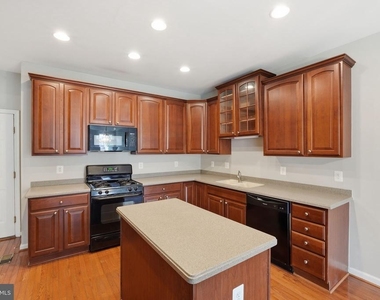 6008 Preswell Court - Photo Thumbnail 6