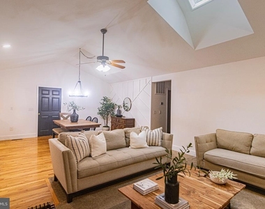 207 Madison Circle - Photo Thumbnail 4