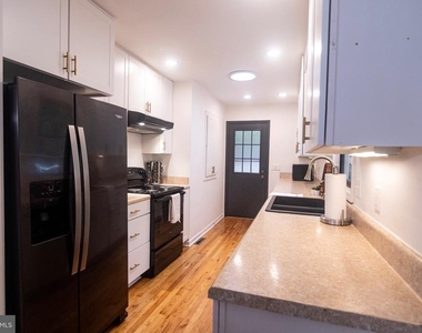 207 Madison Circle - Photo Thumbnail 9