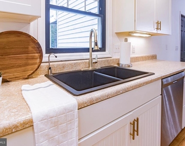 207 Madison Circle - Photo Thumbnail 8