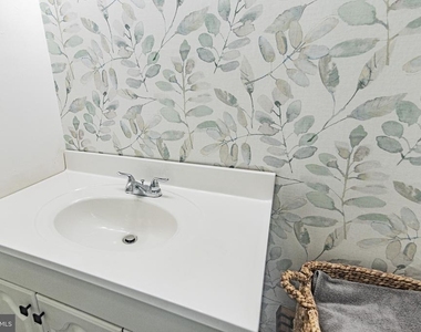 207 Madison Circle - Photo Thumbnail 16