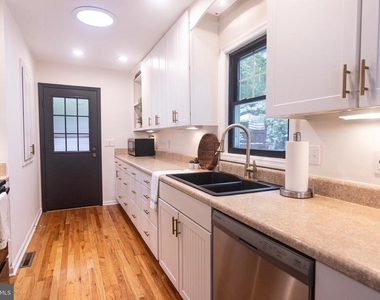 207 Madison Circle - Photo Thumbnail 10