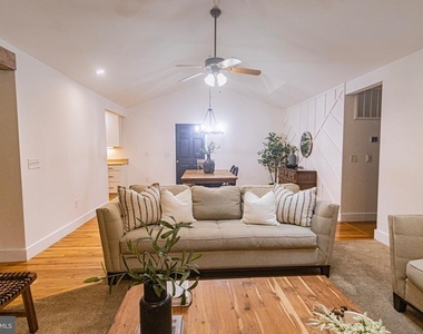 207 Madison Circle - Photo Thumbnail 5