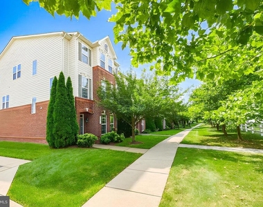 43698 Chicacoan Creek Square - Photo Thumbnail 25