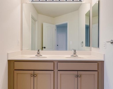 43698 Chicacoan Creek Square - Photo Thumbnail 22
