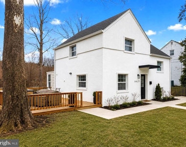 6621 Hallwood Avenue - Photo Thumbnail 3