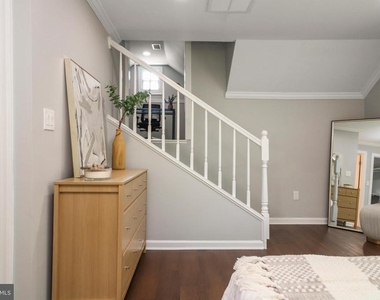 6621 Hallwood Avenue - Photo Thumbnail 32