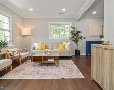 6621 Hallwood Avenue - Photo Thumbnail 11