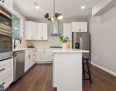 6621 Hallwood Avenue - Photo Thumbnail 15