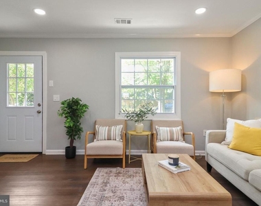 6621 Hallwood Avenue - Photo Thumbnail 9