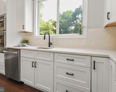 6621 Hallwood Avenue - Photo Thumbnail 19
