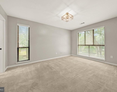 2045 Royal Fern Court - Photo Thumbnail 16