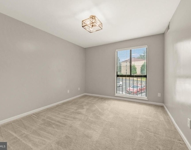 2045 Royal Fern Court - Photo Thumbnail 21