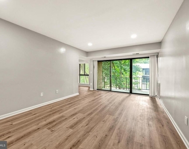 2045 Royal Fern Court - Photo Thumbnail 3