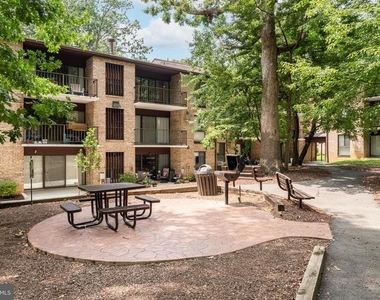2045 Royal Fern Court - Photo Thumbnail 32