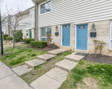 2208 Huston Place - Photo Thumbnail 5