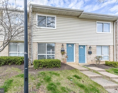 2208 Huston Place - Photo Thumbnail 2