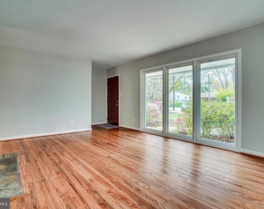 7430 Hastings Street - Photo Thumbnail 9
