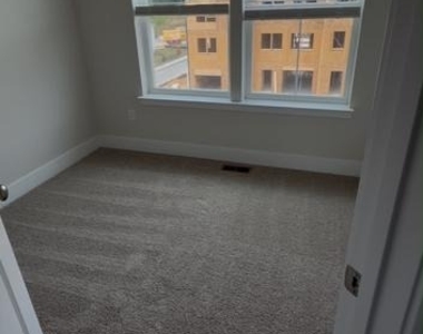 174 Sioux Loop - Photo Thumbnail 4