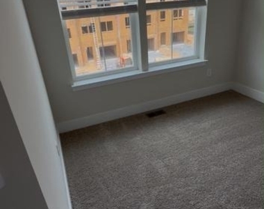 174 Sioux Loop - Photo Thumbnail 3