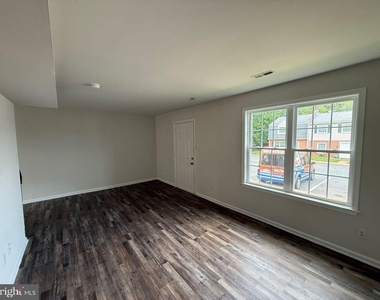 400 Rann Court - Photo Thumbnail 4