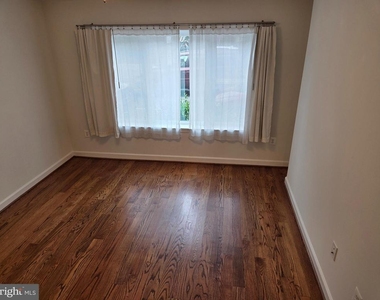 212 N Patrick Street - Photo Thumbnail 2
