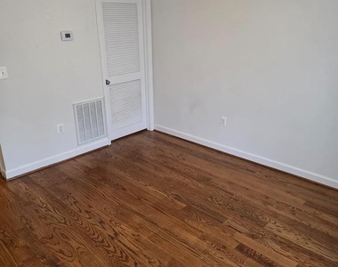 212 N Patrick Street - Photo Thumbnail 4