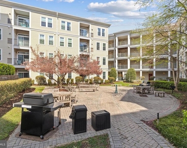 2465 Army Navy Drive - Photo Thumbnail 28