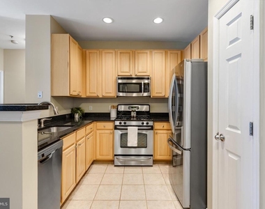 2465 Army Navy Drive - Photo Thumbnail 5