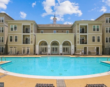 2465 Army Navy Drive - Photo Thumbnail 32