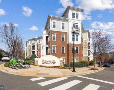 2465 Army Navy Drive - Photo Thumbnail 1