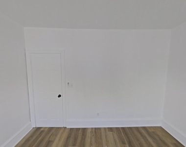 5012 Old York Road - Photo Thumbnail 4