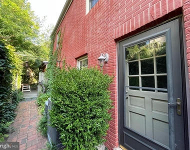 792 S Front Street - Photo Thumbnail 3