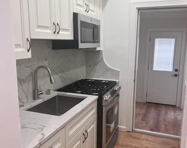 320 Loney Street - Photo Thumbnail 2