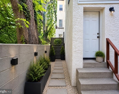 1615 W Westmoreland Street - Photo Thumbnail 9